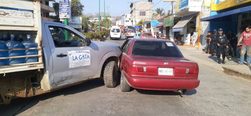 ROJA LA CAMIONETA Y EL AUTO (1)