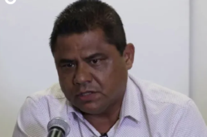 ROJA MARIO ESCOBAR