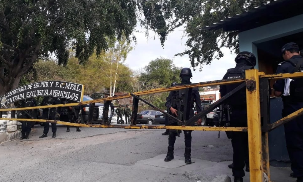 ROJA SE SUICIDA UN REO EN BARANDILLAS