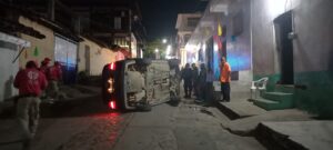 ROJA VUELCA EN EL CENTRO DE SAN LUIS (1)