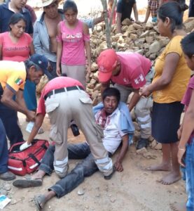 ROJA armando Martínez auxiliado por Protección Civil