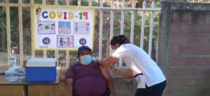 SAN LUIS CIDUADANOS VACUNÁNDOSE (3)