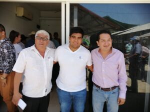 principal Pedro Torres Estrada, Jonathan Torres Arce y Iván Pachuca Domínguez