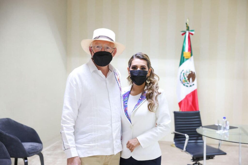 ESTADO EL EMBAJADOR CON LA GOBERNADORA