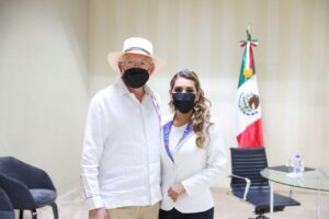 ESTADO EL EMBAJADOR CON LA GOBERNADORA