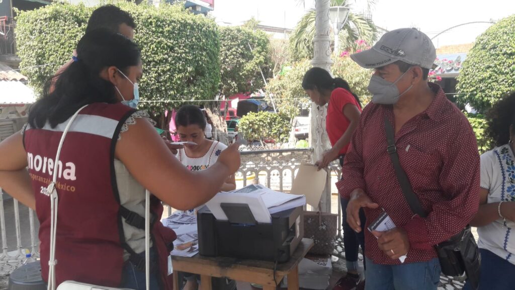 OME recolectando firmas (2)