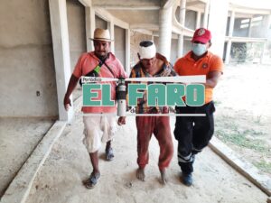 ROJA El indigente siendo auxiliado (2)