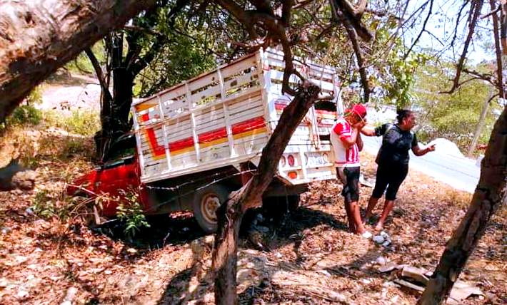 ROJA LA CAMIONETA
