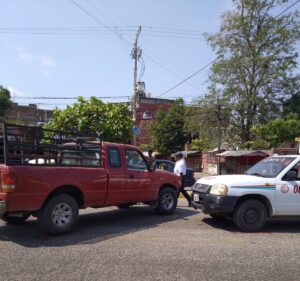 ROJA LAS CAMIONETAS (2)