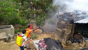 ROJA PROTECCIÓN CIVIL SOFOCANDO EL FUEGO (1)