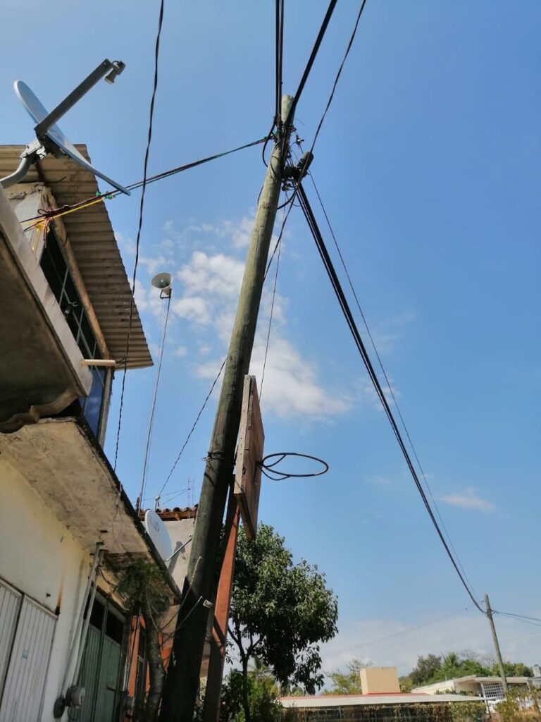 SAN LUIS POSTES EN MAL ESTADO (1)