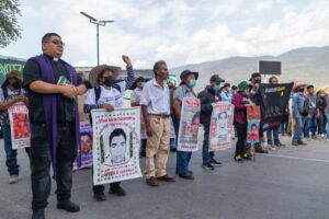 ESTADO AYOTZINAPA MITIN (1)