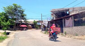 MARQUELIA CUATRO INTEGRANTES DE UNA FAMILIA A BORDO DE UNA MOTOCICLETA