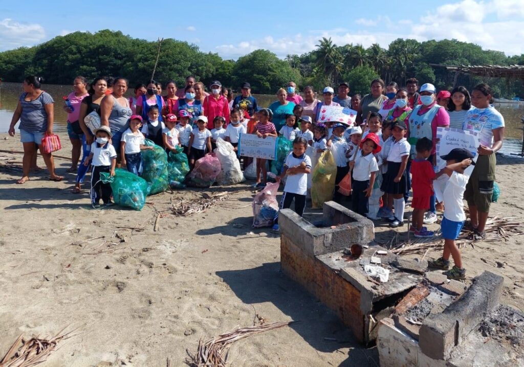 Marquelia Los alumnos realizan actividades de limpieza (2)