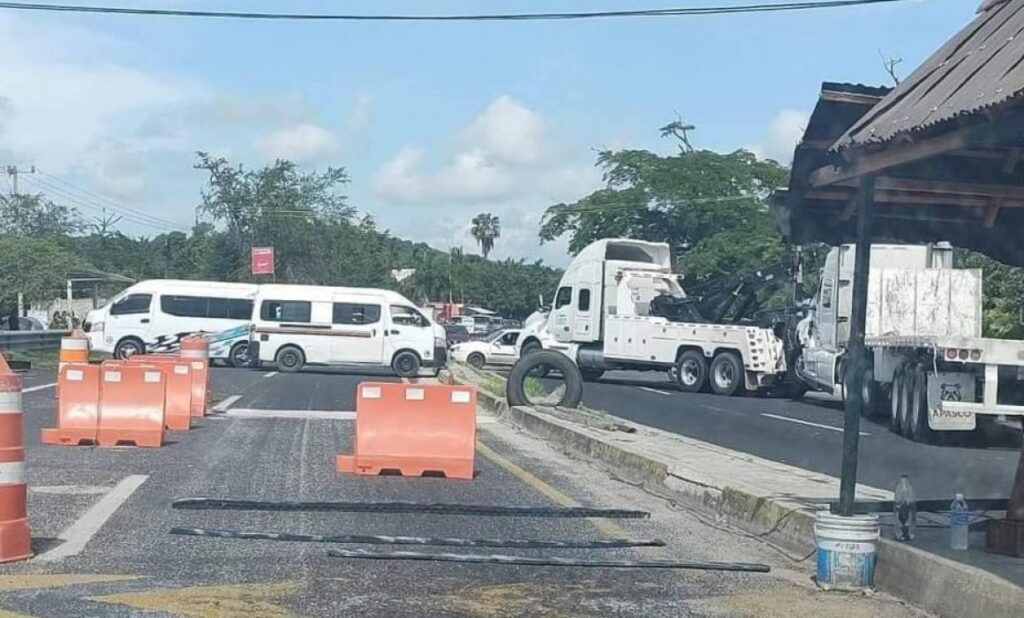 PRINCIPAL COLAPSADO ACAPULCO 2