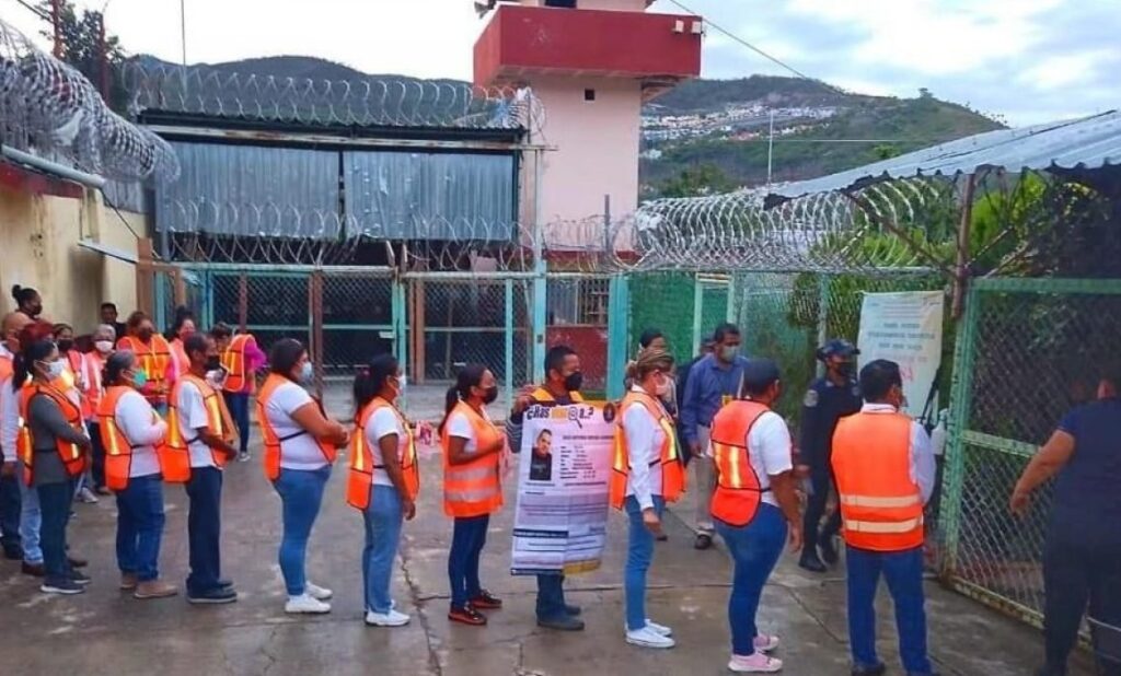 ROJA BUSCAN A DESAPARECIDOS