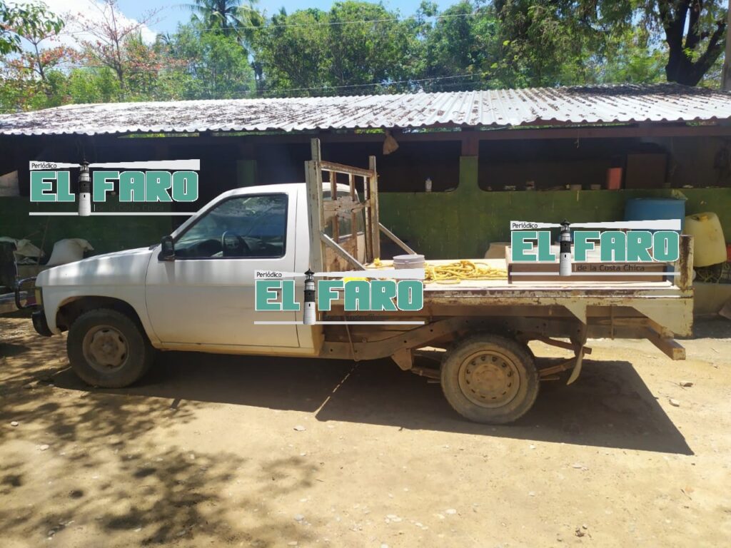 ROJA LA CAMIONETA (2)
