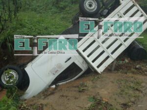 ROJA LA CAMIONETA VOLCADA (1)