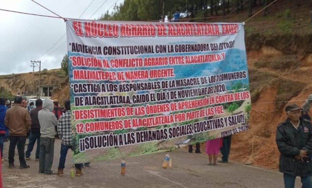 SAN LUIS BLOQUEAN CARRETERA TLAPA MARQUELIA