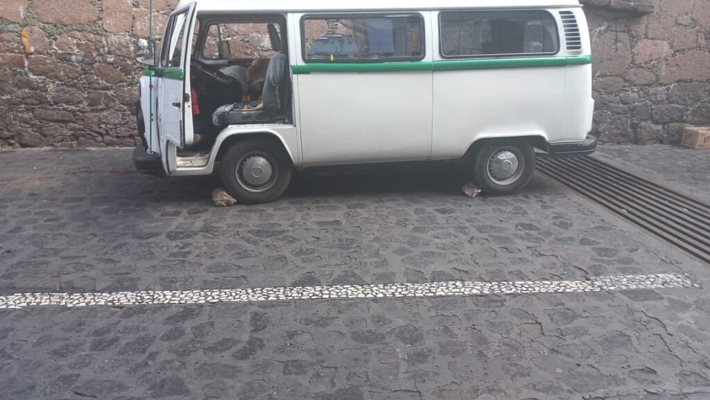 roja asesinan a hombre y mujer en combi