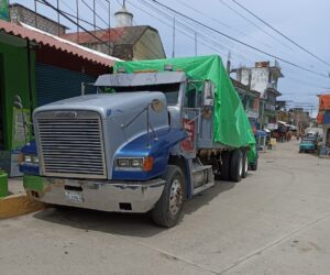 Marquelia El camión que lleva 8 días varado sobre la lateral (2)