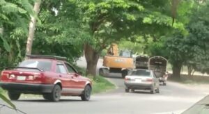 Marquelia La excavadora en la carretera