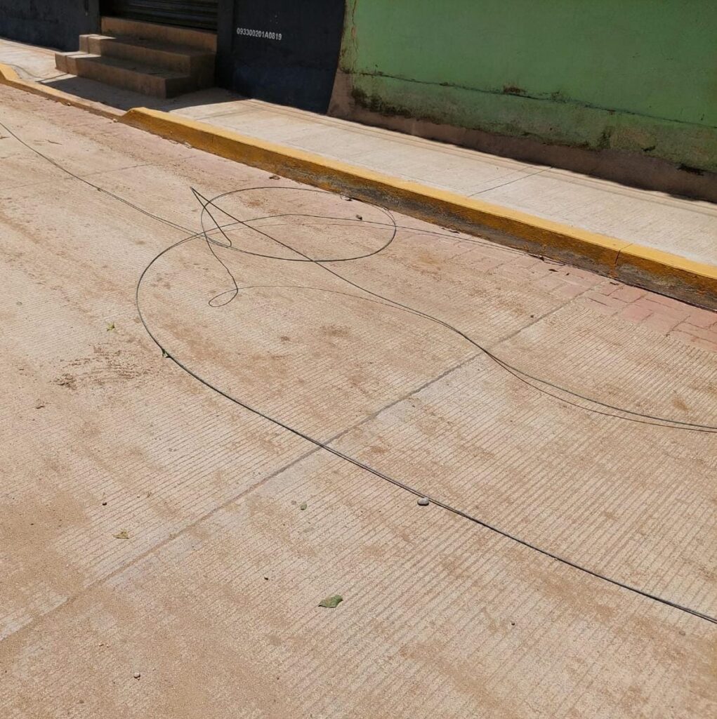 OME LOS CABLES TIRADOS (1)