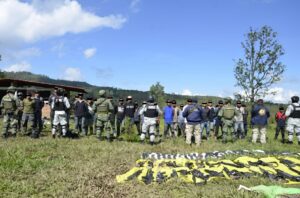 ROJA EL NARCO CAMPAMENTO