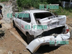 ROJA EL TAXI CHOCADO