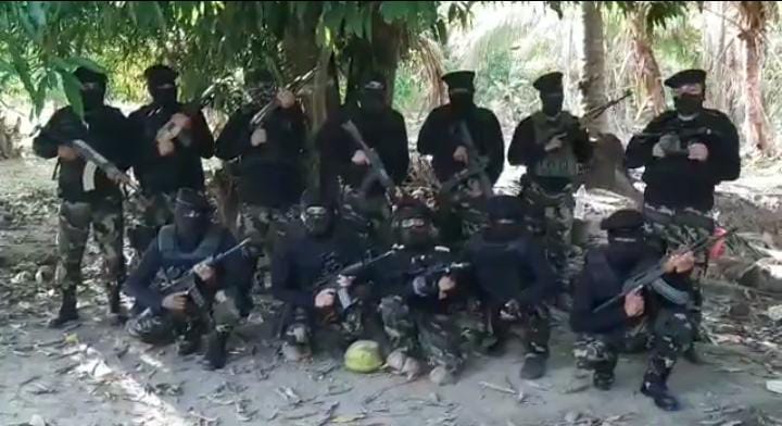 ROJA HOMBRES EN EL VIDEO