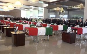 ROJA HOMENAJE A MARINOS