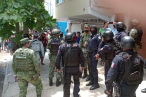 ROJA RETIENEN A MILITARES