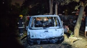 roja queman vehiculos 2