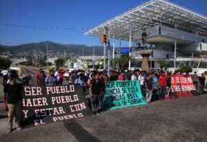 ESTADO EMPRESARIOS AYOTZINAPA