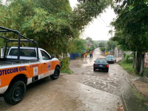 OME El poste de Telmex tirado