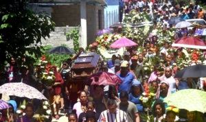 ROJA SEPULTAN A DON EZEQUIEL