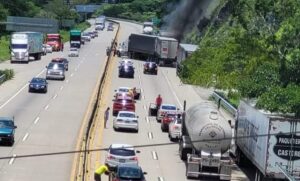 ROJA TRAILER INCENDIADO