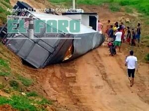 ROJA Trailer volcado