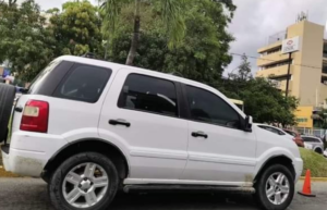 roja abandonan camioneta baleada