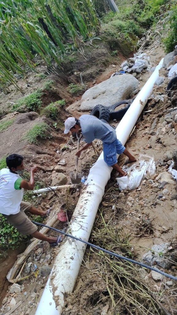 BOLETÍN OME Reparando la tubería de suministro (1)