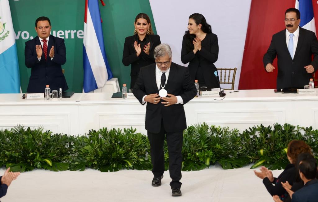 CONGRESO DAGOBERTO RECIBE PRESEA (2)