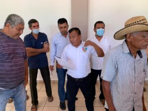 IGUA Ismael Meza leyendo los acuerdos