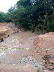 Juchitán El puente provisional lo arrastro la lluvia