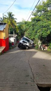 OME EL CAMION ATORADO (2)
