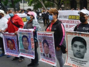 PRINCIPAL PADRES SIGUEN SU LUCHA