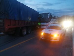 ROJA ESTUDIANTES CHOCAN AL REGRESAR DE IGUALA (3)