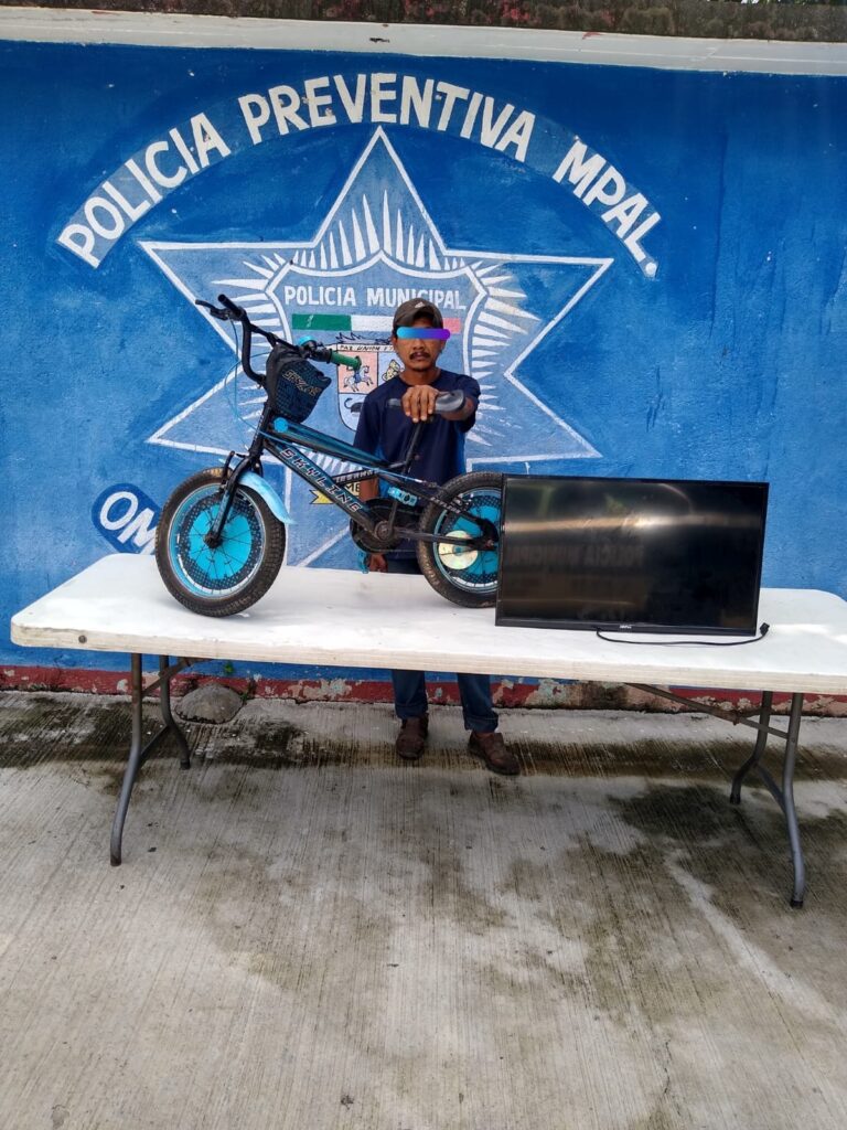 ROJA Luis N con las cosas que robó (1)
