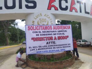 SAN LUIS COLOCANDO LA LONA DE APOYO