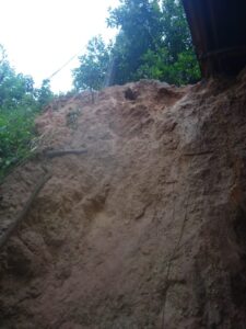 SAN LUIS DESLAVE BAJO EL POSTE
