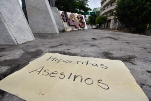 estado la quema del antimonumento (3)